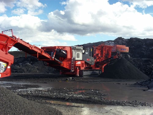 The QI430 tracked impact crusher.